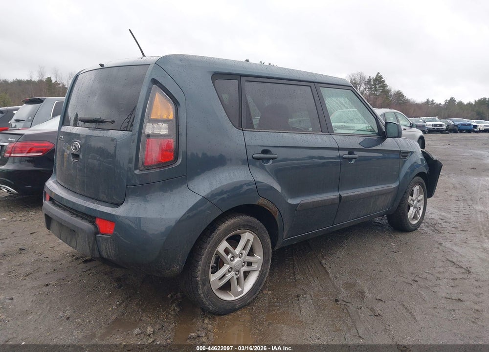 2011 KIA SOUL + VIN: KNDJT2A23B7219276