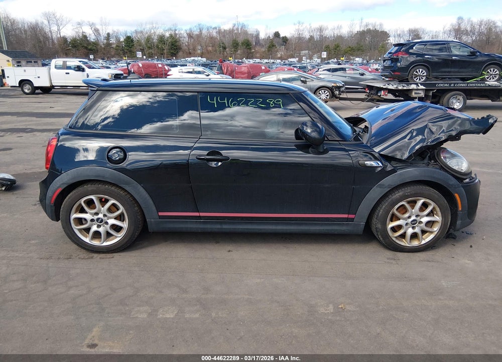 2015 MINI HARDTOP COOPER S VIN: WMWXP7C55F2A60024