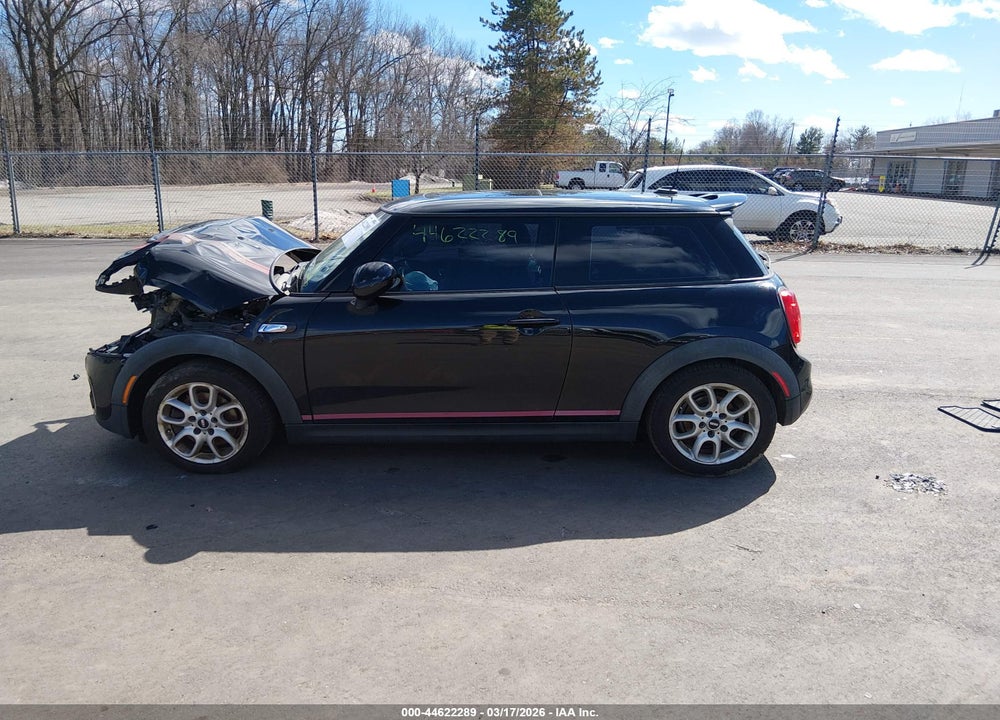 2015 MINI HARDTOP COOPER S VIN: WMWXP7C55F2A60024
