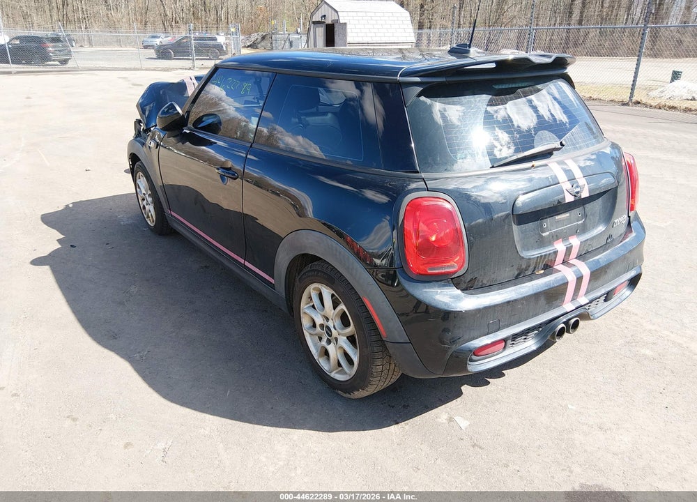2015 MINI HARDTOP COOPER S VIN: WMWXP7C55F2A60024