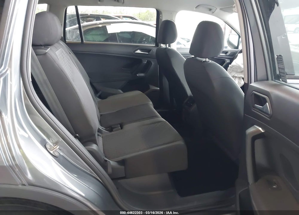 2019 VOLKSWAGEN TIGUAN 2.0T S VIN: 3VV1B7AX4KM140444