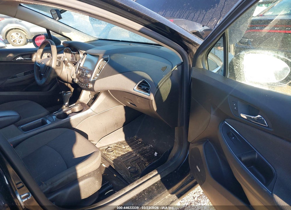 2018 CHEVROLET CRUZE LT AUTO VIN: 1G1BE5SM5J7204480