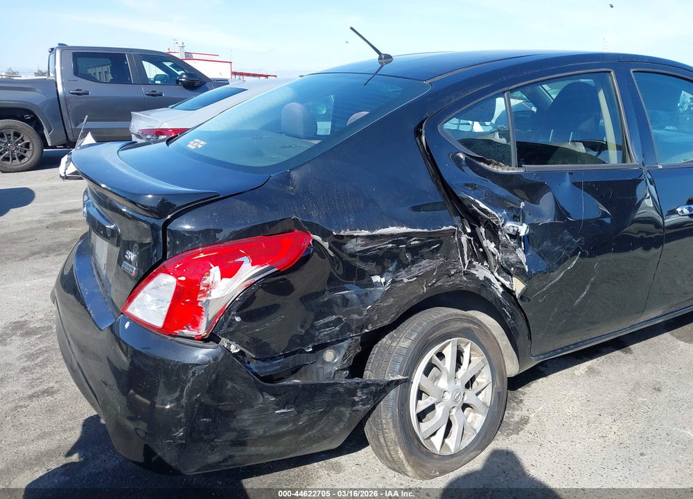 2018 NISSAN VERSA 1.6 SV VIN: 3N1CN7AP3JL879827