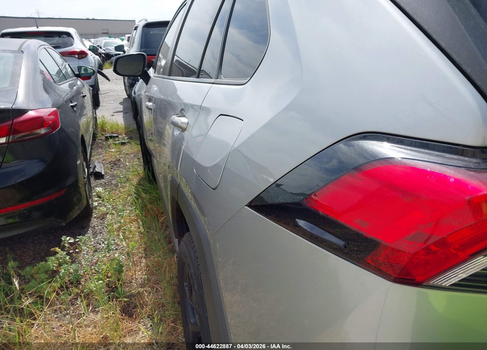 2021 TOYOTA RAV4 XLE VIN: JTMW1RFV9MD061375