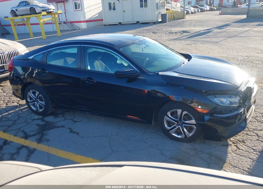 2018 HONDA CIVIC LX VIN: 2HGFC2F5XJH558338