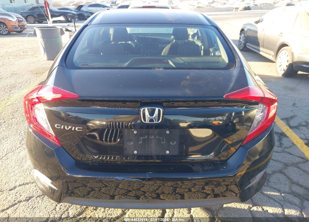 2018 HONDA CIVIC LX VIN: 2HGFC2F5XJH558338