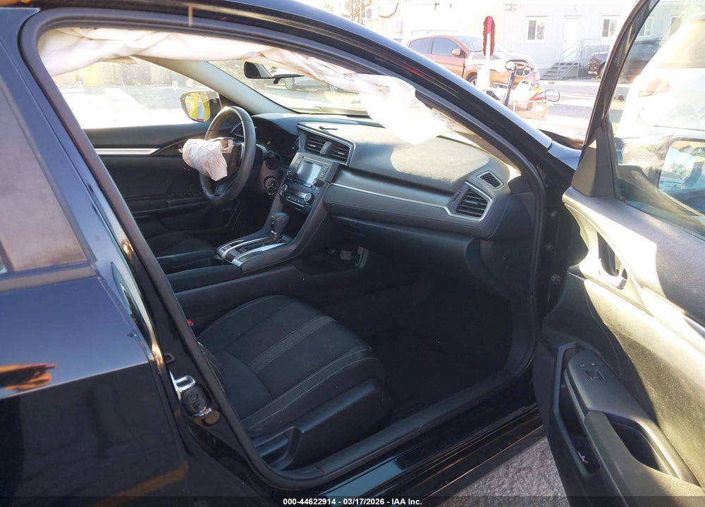 2018 HONDA CIVIC LX VIN: 2HGFC2F5XJH558338