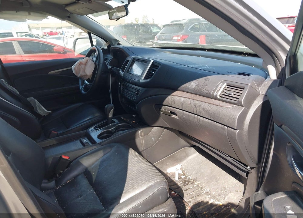 2018 HONDA RIDGELINE RTL VIN: 5FPYK2F58JB000785