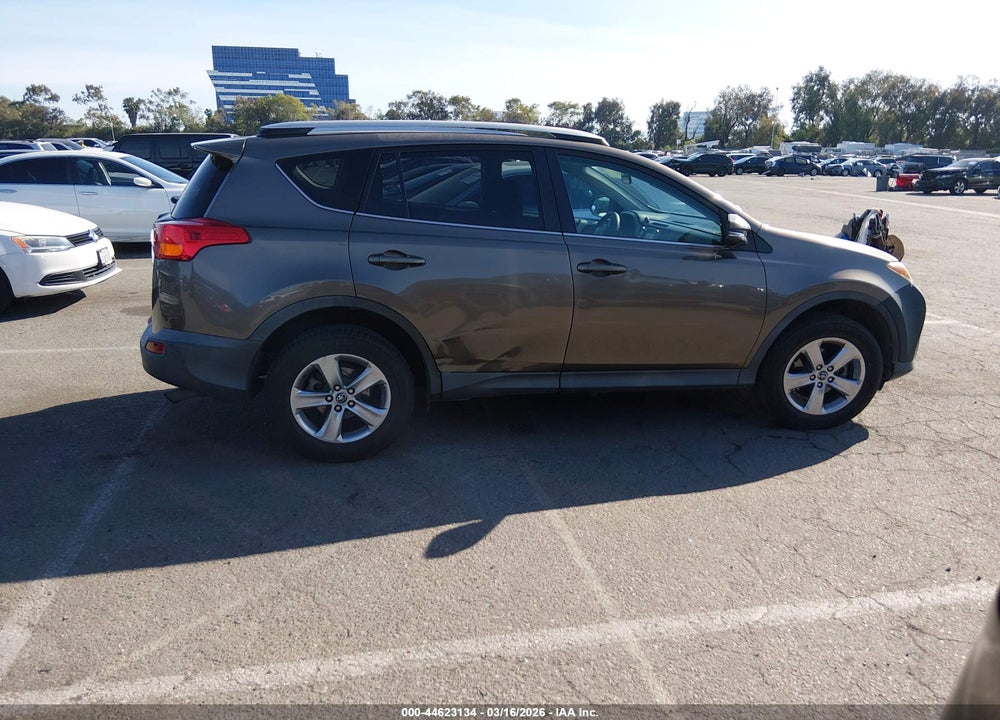 2015 TOYOTA RAV4 XLE VIN: 2T3WFREV9FW214832