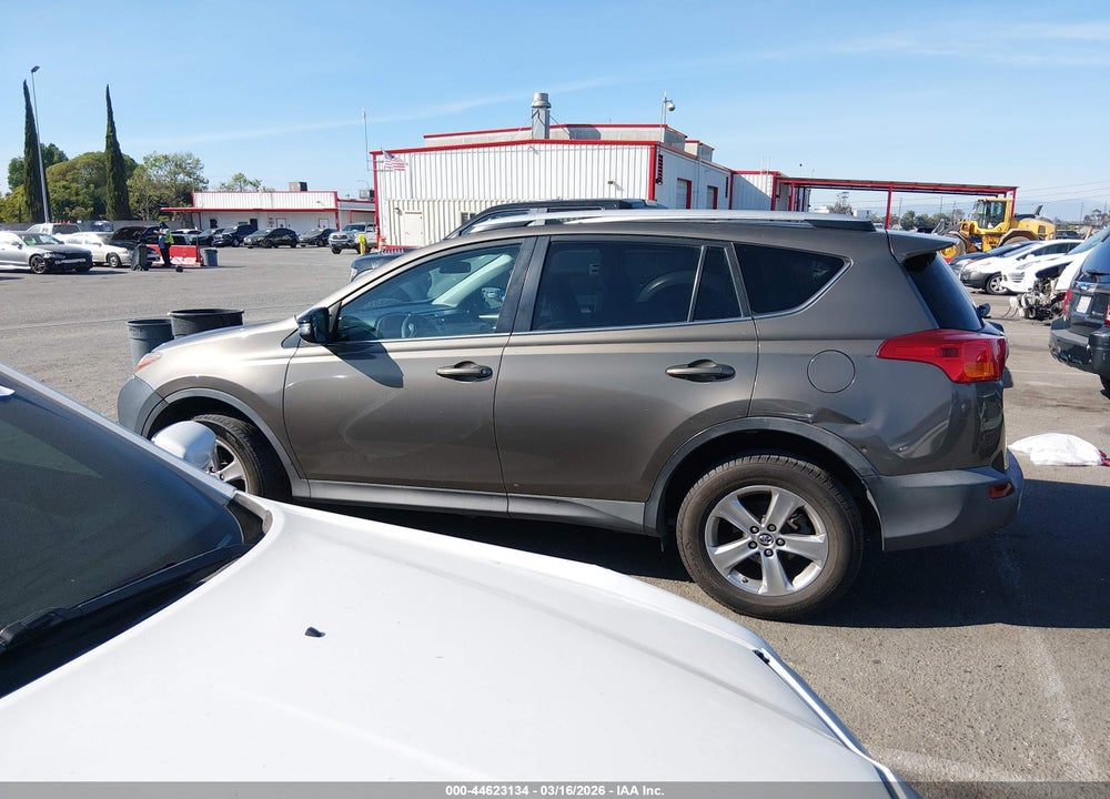 2015 TOYOTA RAV4 XLE VIN: 2T3WFREV9FW214832