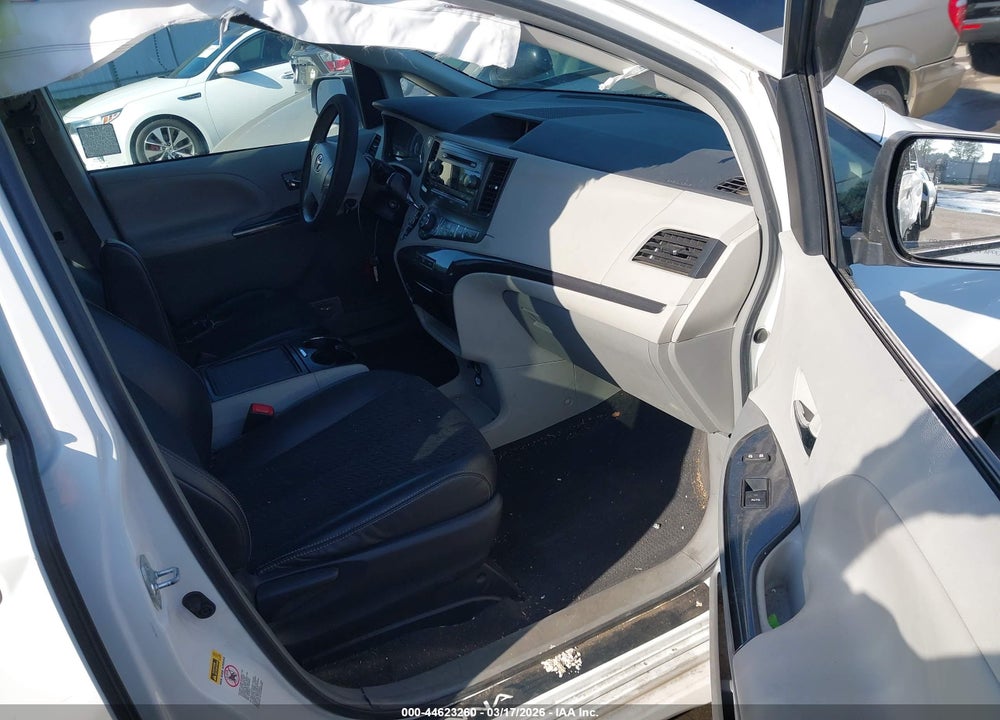 2012 TOYOTA SIENNA SE 8 PASSENGER VIN: 5TDXK3DC4CS217230