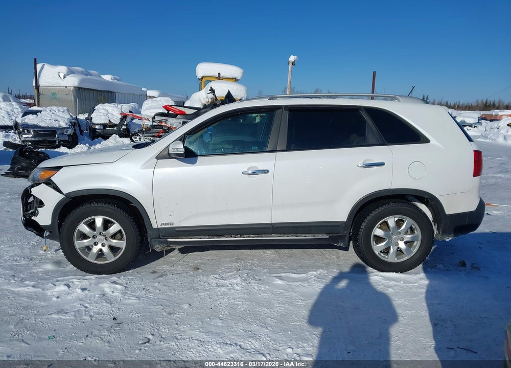 2011 KIA SORENTO LX VIN: 5XYKTDA1XBG156994