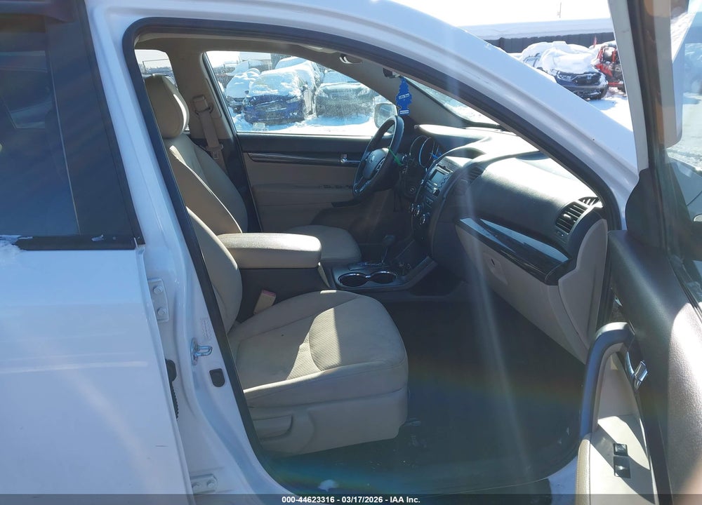 2011 KIA SORENTO LX VIN: 5XYKTDA1XBG156994