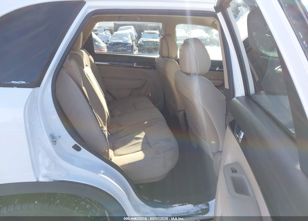 2011 KIA SORENTO LX VIN: 5XYKTDA1XBG156994