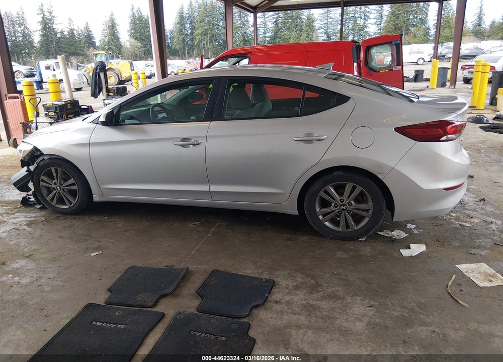 2018 HYUNDAI ELANTRA SEL VIN: 5NPD84LF8JH322746