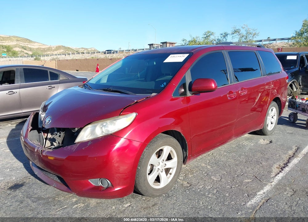 2014 TOYOTA SIENNA LE V6 8 PASSENGER VIN: 5TDKK3DC0ES472115