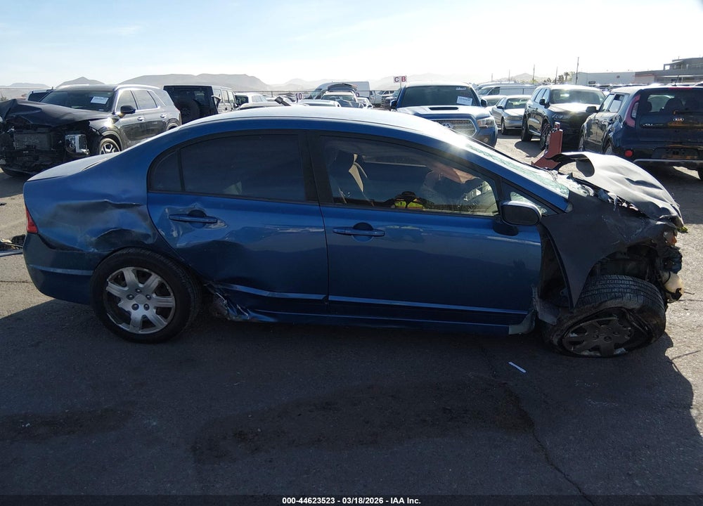 2010 HONDA CIVIC LX VIN: 19XFA1F51AE028110