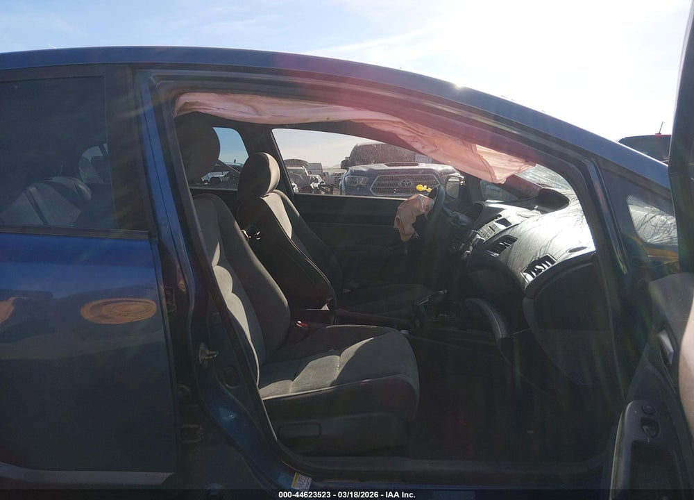 2010 HONDA CIVIC LX VIN: 19XFA1F51AE028110