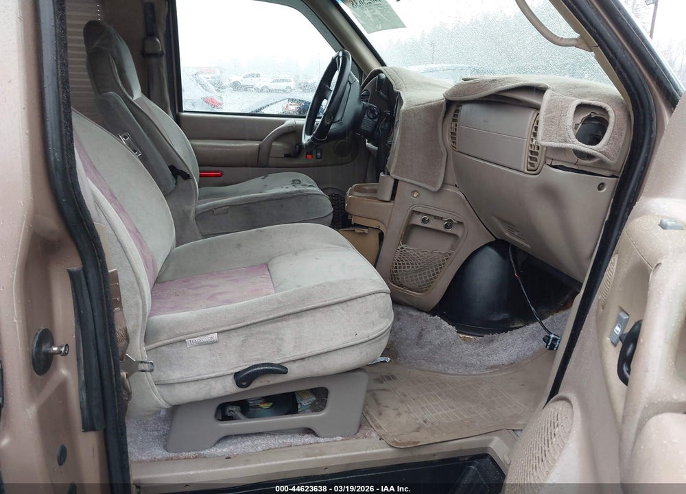 1996 CHEVROLET ASTRO VIN: 1GBDM19W3TB188402
