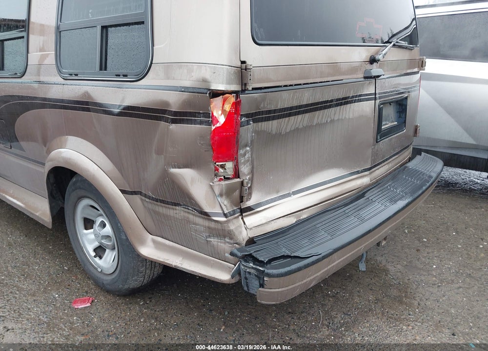 1996 CHEVROLET ASTRO VIN: 1GBDM19W3TB188402