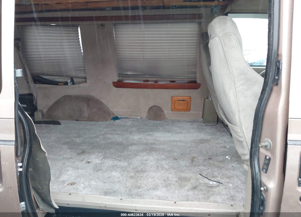 1996 CHEVROLET ASTRO VIN: 1GBDM19W3TB188402