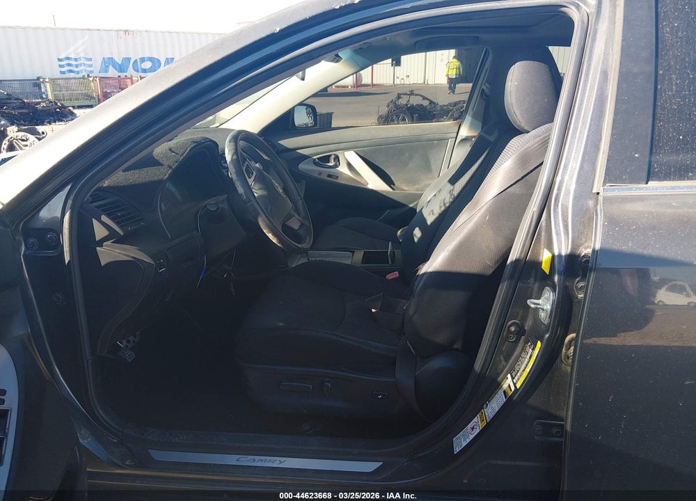 2011 TOYOTA CAMRY SE VIN: 4T1BF3EK2BU643590