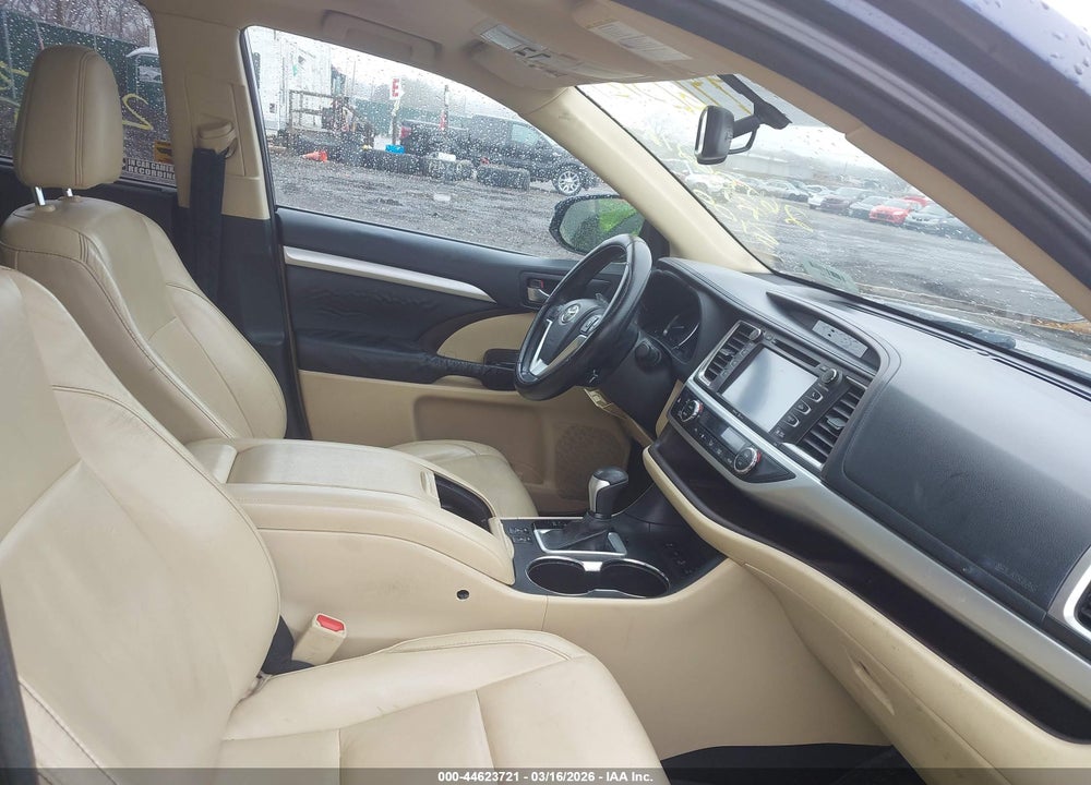 2014 TOYOTA HIGHLANDER XLE V6 VIN: 5TDJKRFH6ES053760