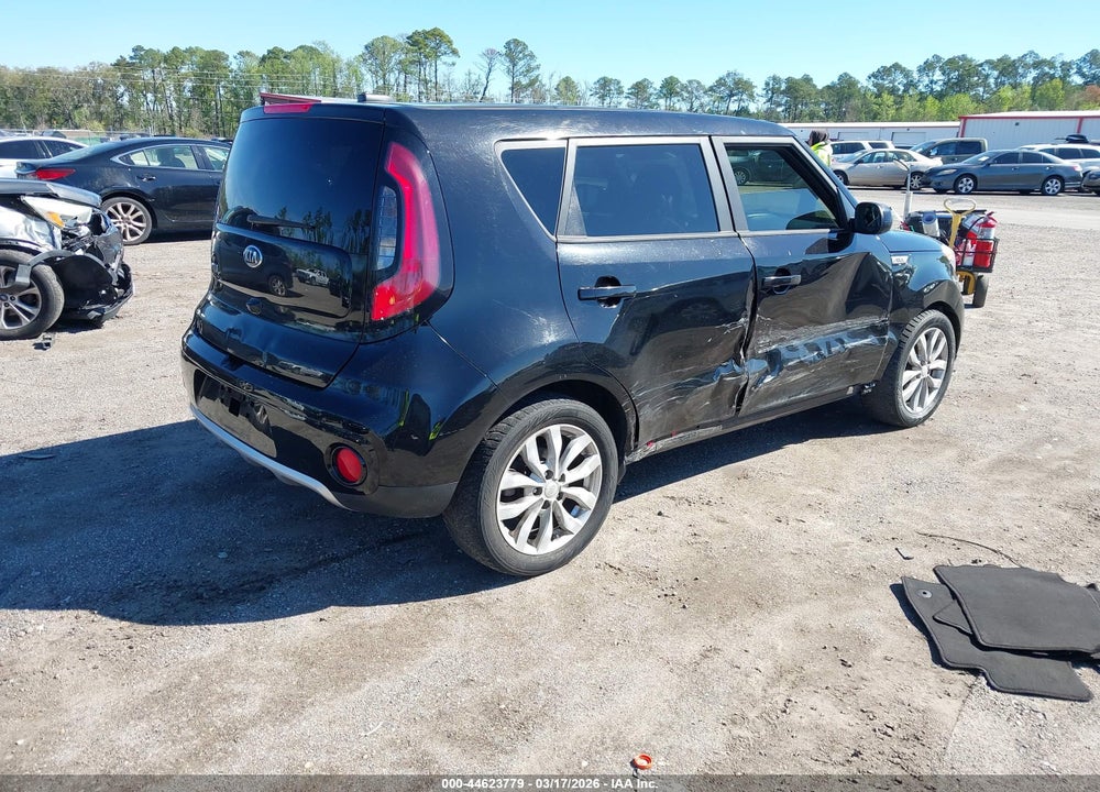 2017 KIA SOUL + VIN: KNDJP3A5XH7417656
