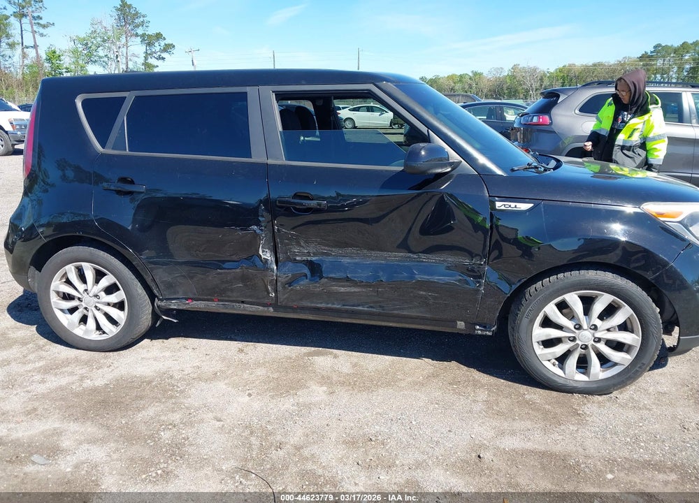 2017 KIA SOUL + VIN: KNDJP3A5XH7417656