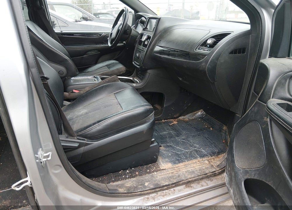 2015 CHRYSLER TOWN & COUNTRY S VIN: 2C4RC1HG3FR628087