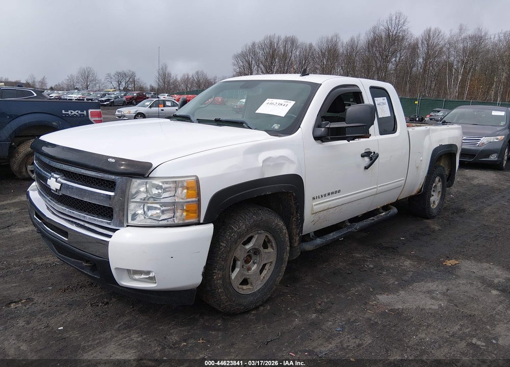 2011 CHEVROLET SILVERADO 1500 LT VIN: 1GCRKSE3XBZ215982