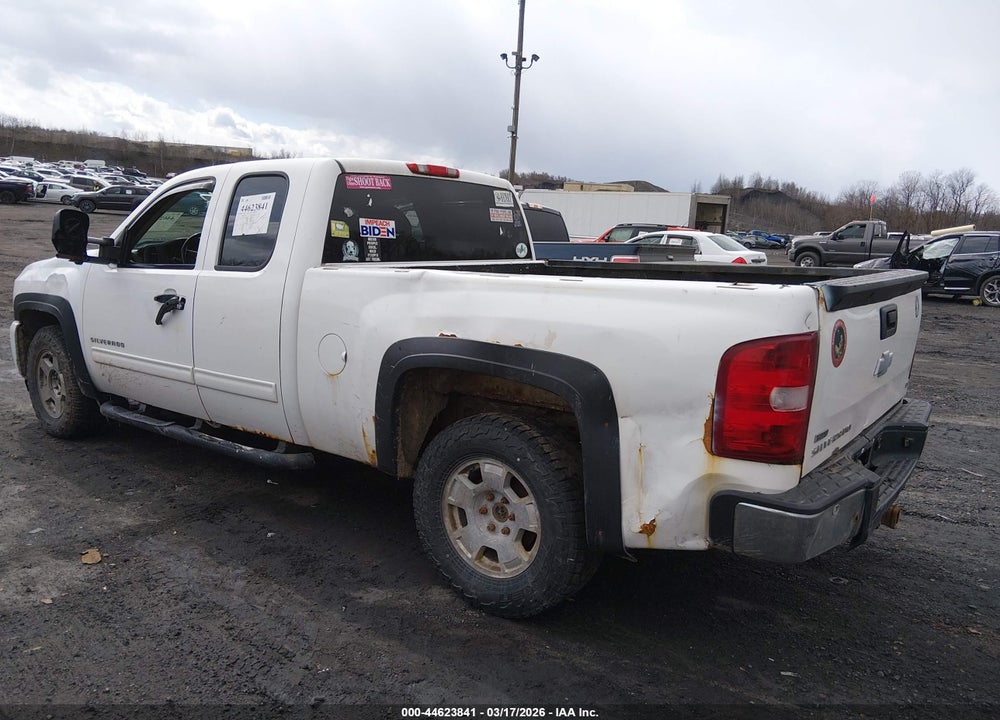2011 CHEVROLET SILVERADO 1500 LT VIN: 1GCRKSE3XBZ215982