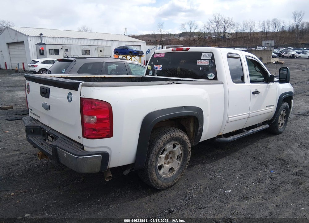 2011 CHEVROLET SILVERADO 1500 LT VIN: 1GCRKSE3XBZ215982