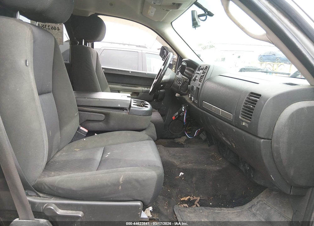 2011 CHEVROLET SILVERADO 1500 LT VIN: 1GCRKSE3XBZ215982
