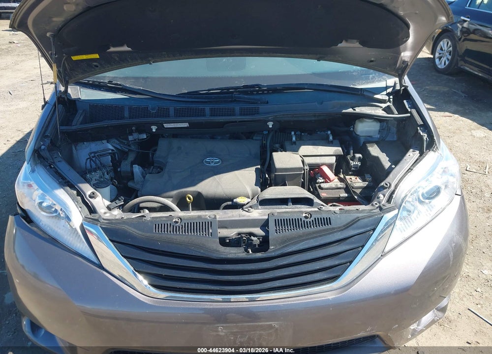 2014 TOYOTA SIENNA LE V6 8 PASSENGER VIN: 5TDKK3DC8ES465171
