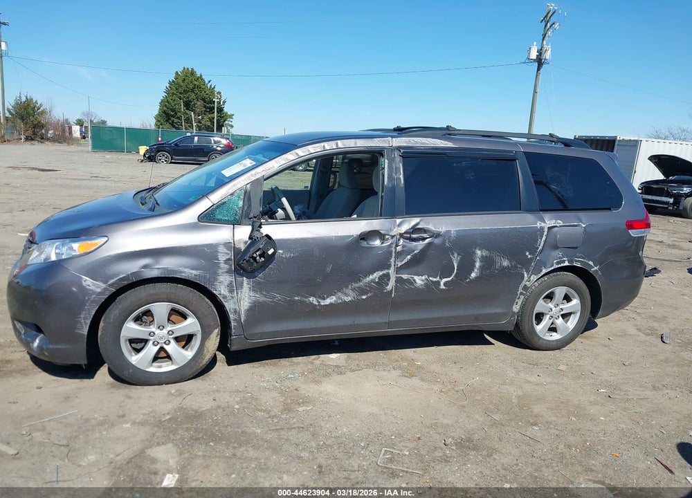 2014 TOYOTA SIENNA LE V6 8 PASSENGER VIN: 5TDKK3DC8ES465171