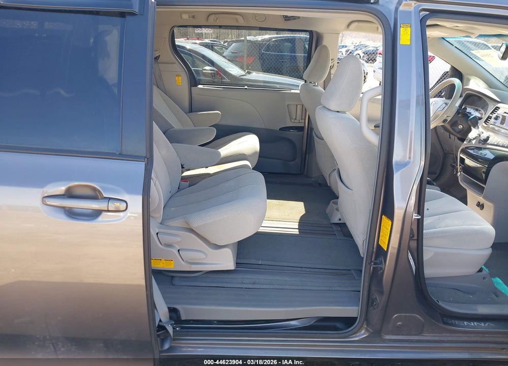 2014 TOYOTA SIENNA LE V6 8 PASSENGER VIN: 5TDKK3DC8ES465171