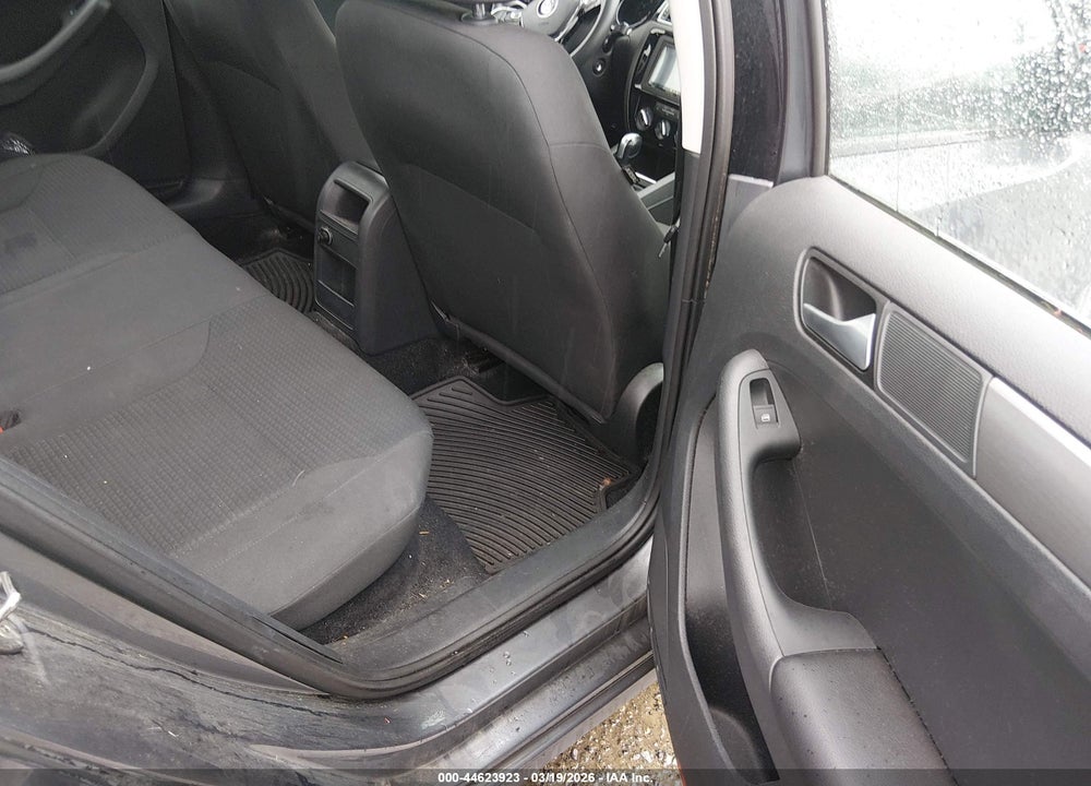 2015 VOLKSWAGEN JETTA 2.0L TDI S VIN: 3VWLA7AJ9FM245313