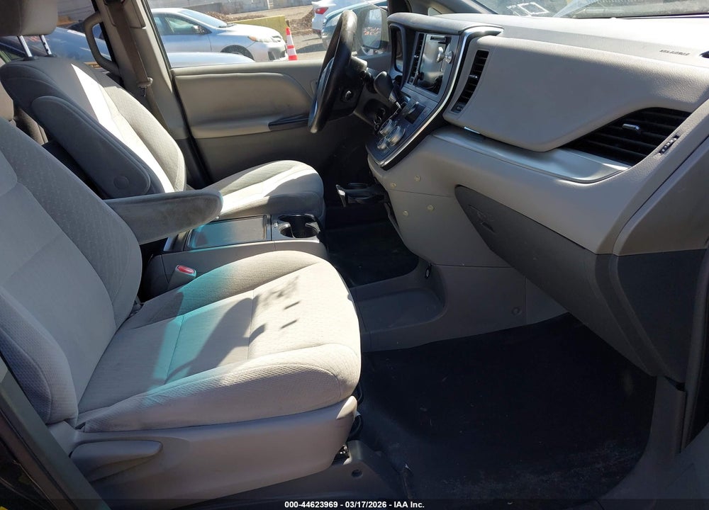 2017 TOYOTA SIENNA LE 8 PASSENGER VIN: 5TDKZ3DC5HS778954