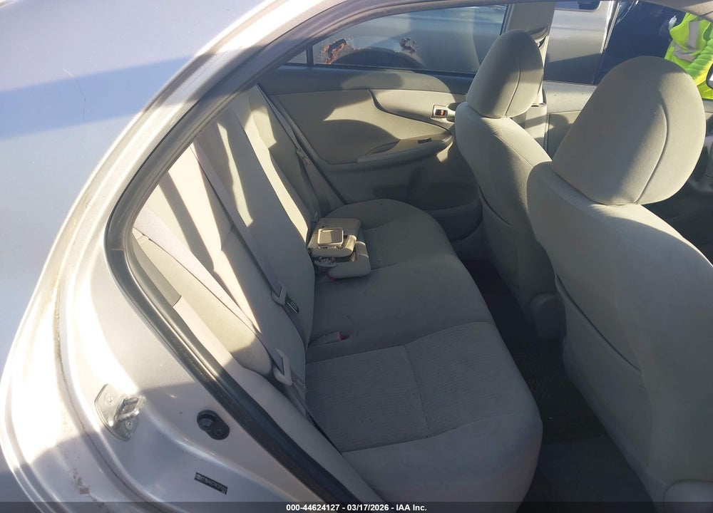 2010 TOYOTA COROLLA LE VIN: 2T1BU4EE7AC273551