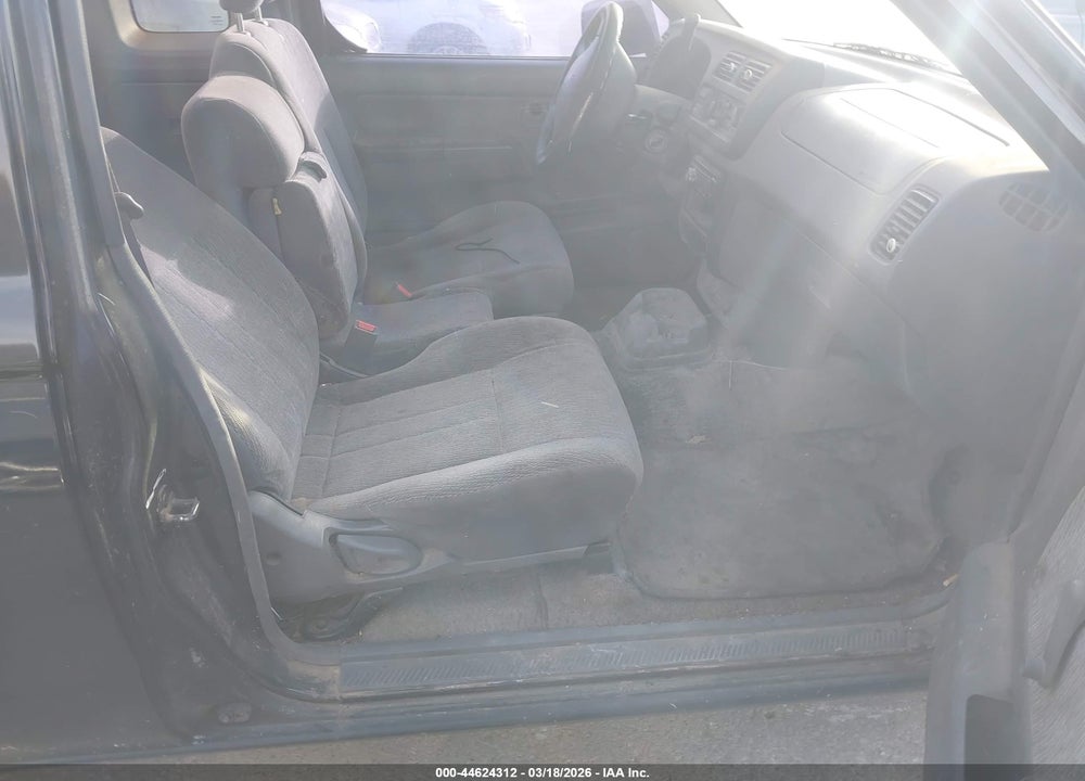 1999 NISSAN FRONTIER SE/XE VIN: 1N6DD26S5XC342284