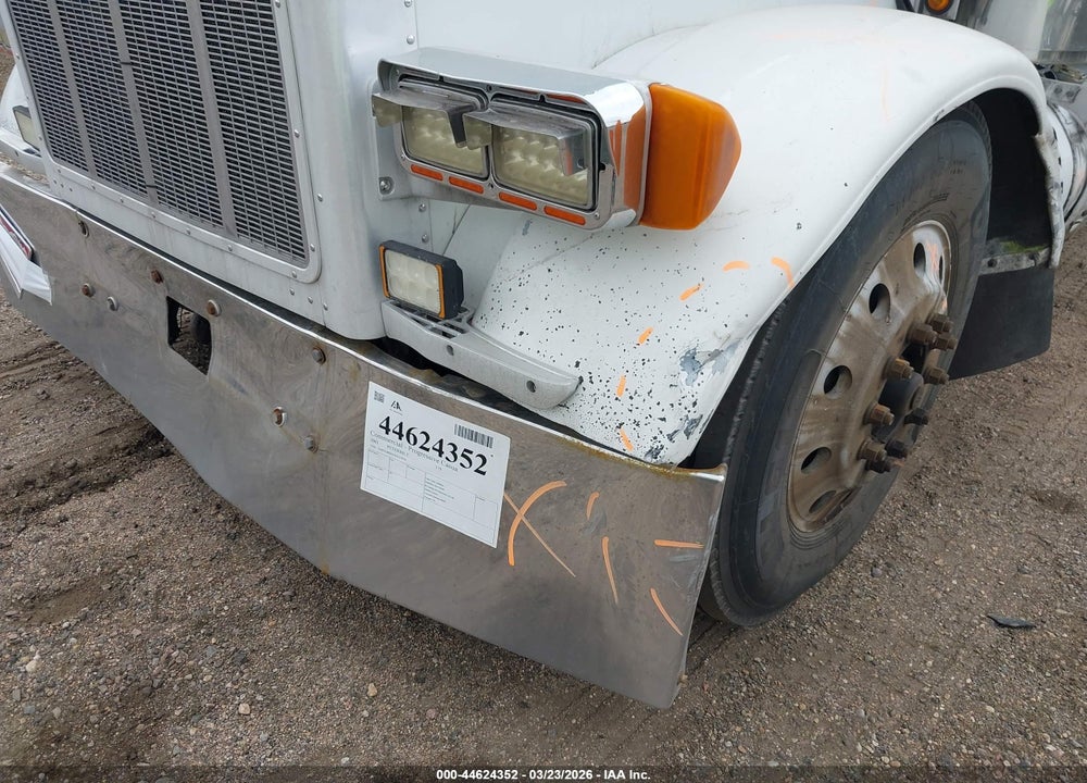 2001 PETERBILT 379 VIN: 1NP5LB9X41D557070