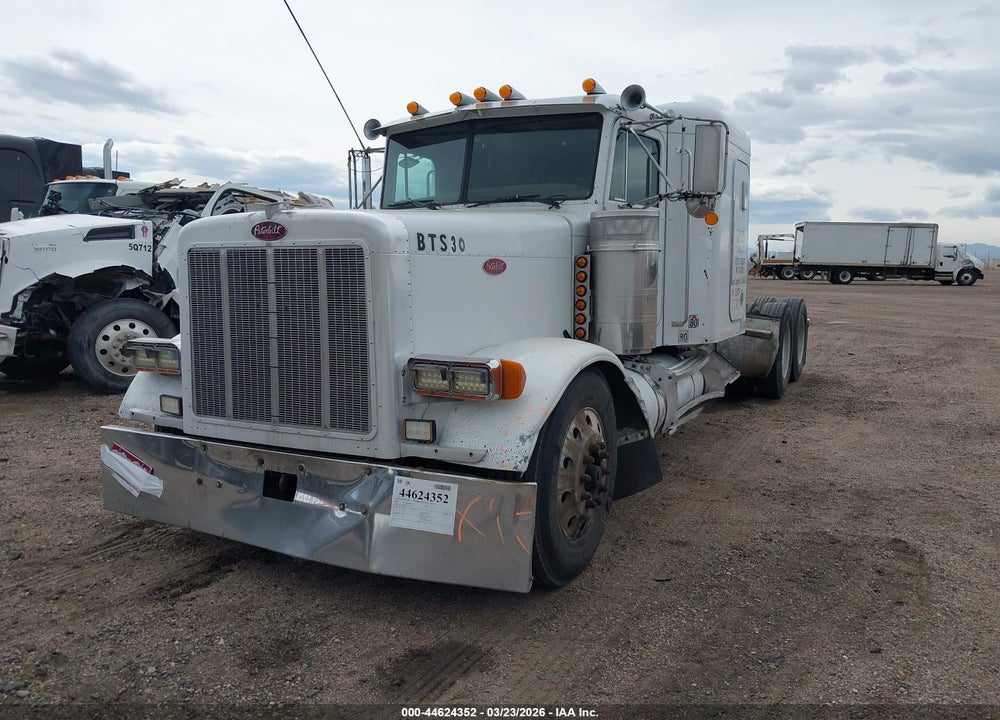 2001 PETERBILT 379 VIN: 1NP5LB9X41D557070