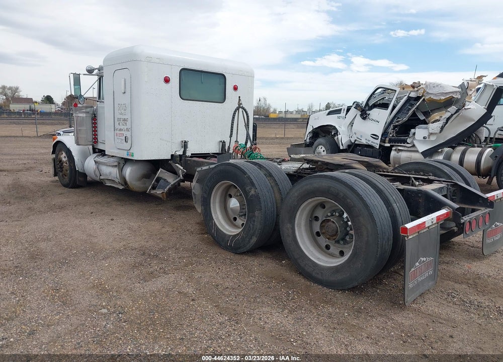 2001 PETERBILT 379 VIN: 1NP5LB9X41D557070