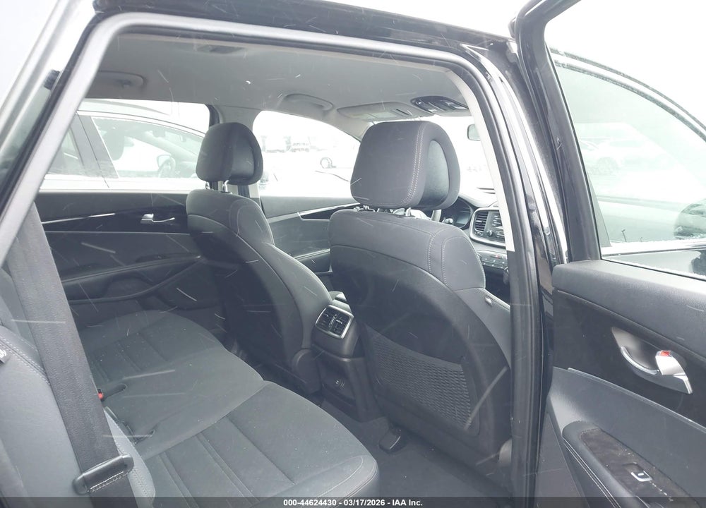 2016 KIA SORENTO 2.4L L VIN: 5XYPG4A38GG031320