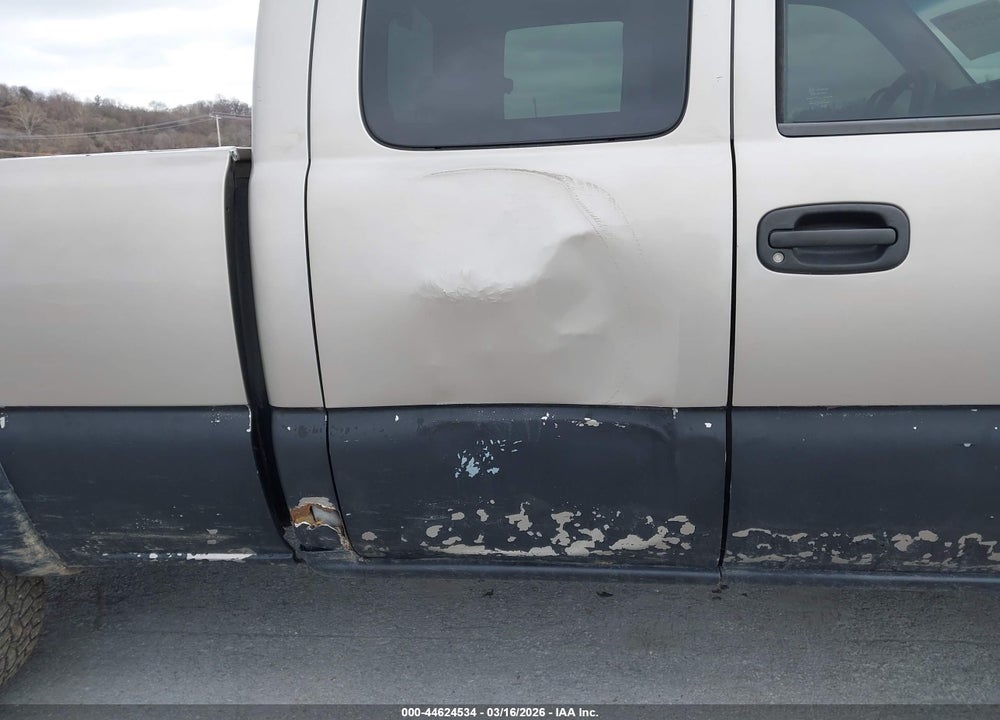 2002 CHEVROLET SILVERADO 1500 LS VIN: 2GCEK19VX21293126
