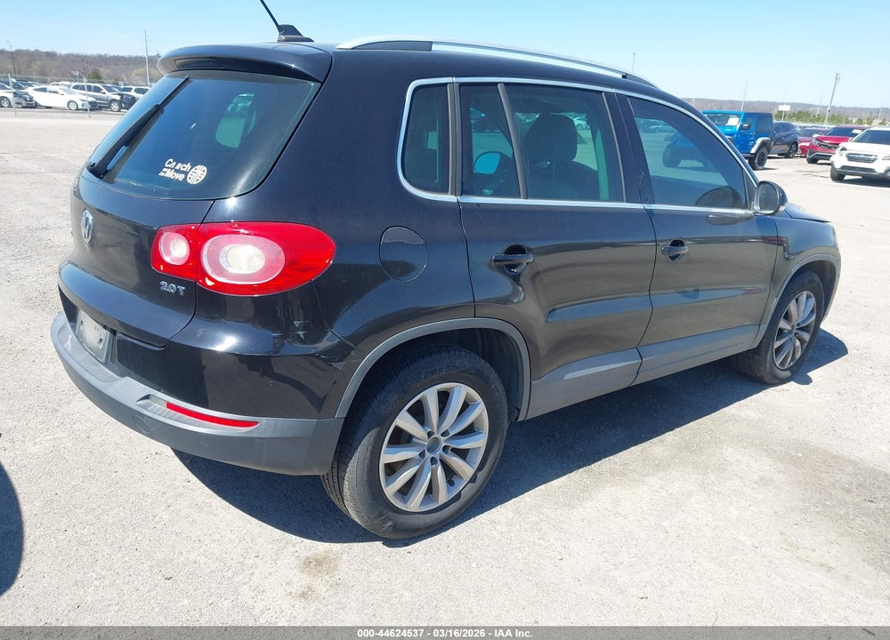 2011 VOLKSWAGEN TIGUAN SE VIN: WVGAV7AX0BW539921