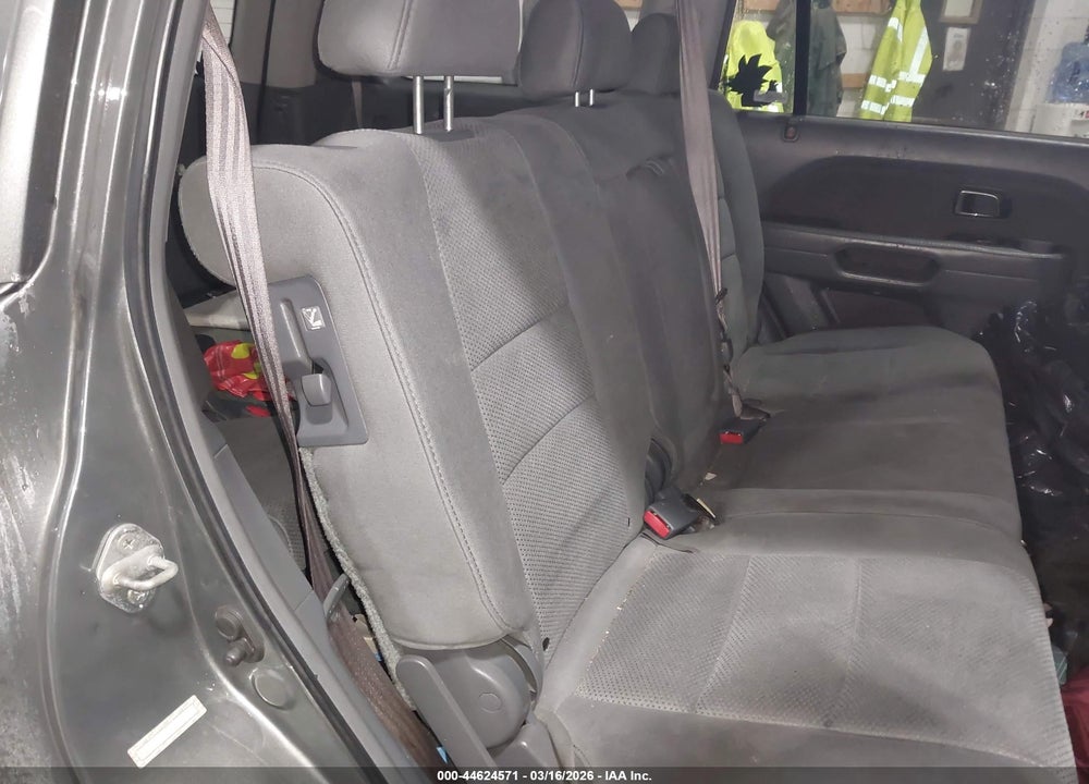 2007 HONDA PILOT EX VIN: 2HKYF18437H527204