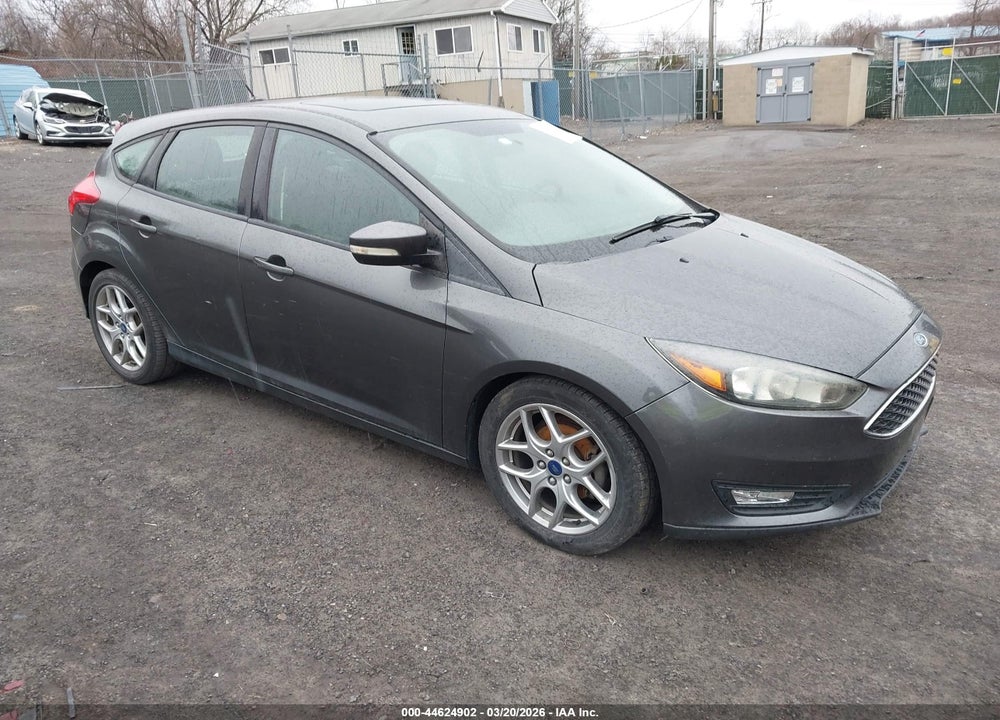 2015 FORD FOCUS SE VIN: 1FADP3K23FL253811