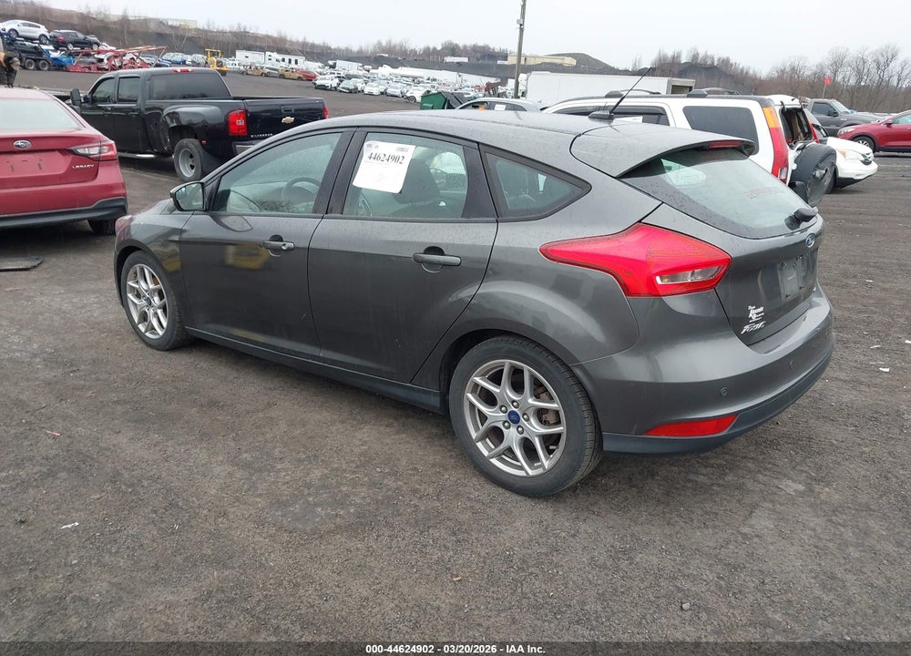 2015 FORD FOCUS SE VIN: 1FADP3K23FL253811